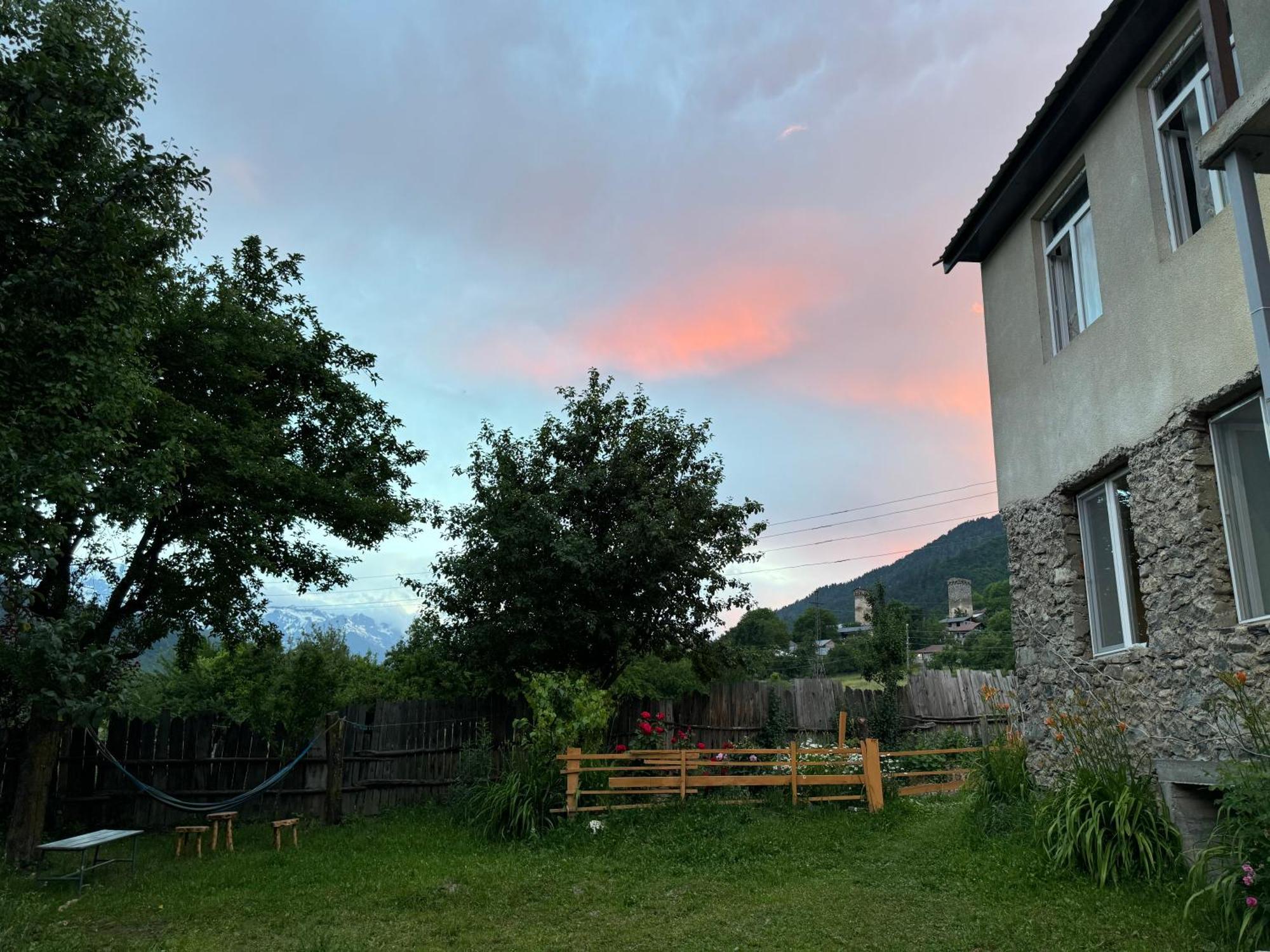 Barbara'S Eco-Cozy Guesthouse Местия Екстериор снимка